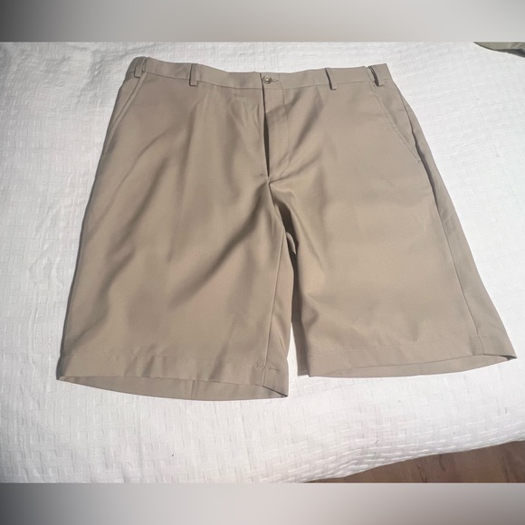 Jos. A Bank Men’s Traveler (Leadbetter) Golf Short Khaki - Picture 1 of 2
